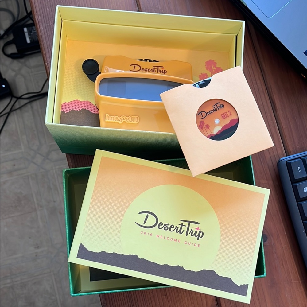 DesertTrip 3D Viewfinder View Master Welcome Box 2016 with two reels